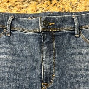 New Without tag Chicos So Slimming Crop Jeans Size 0(4) Medium color denim